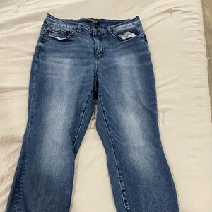 2 pairs of Judy Blue women’s jeans size 14W 🔥
